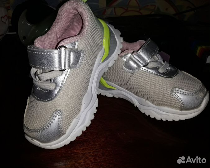 Кроссовки для девочки