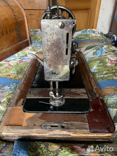 Старая швейная машинка Sterling (рабочая)