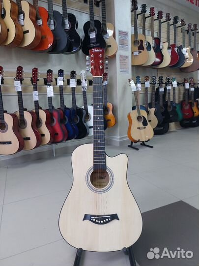 Гитара комплект (чехол, ремень, медиатор, струны)