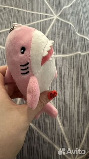 Розовая акула Леха брелок