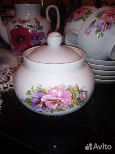 Два чайных сервиза