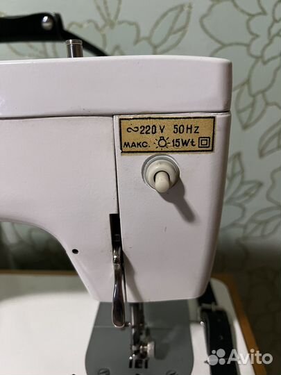 Швейная машина Чайка 132м