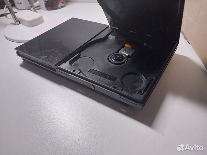 Sony PS2, 2 джойстика + игры. Торг уместен
