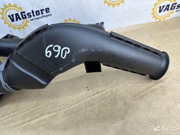 Патрубок воздухозаборника Volkswagen New Beetle A4