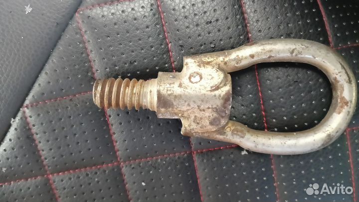 Буксировочный крюк