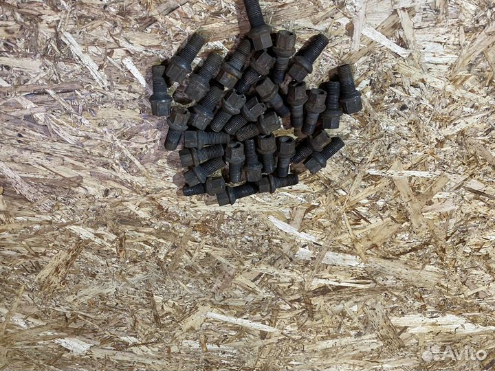 Болт колесный Skoda VW