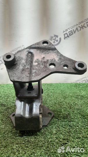 Опора (подушка) двигателя правая Mitsubishi Pajero