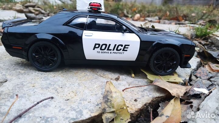 Машинка металлическая Dodge Challenger SRT