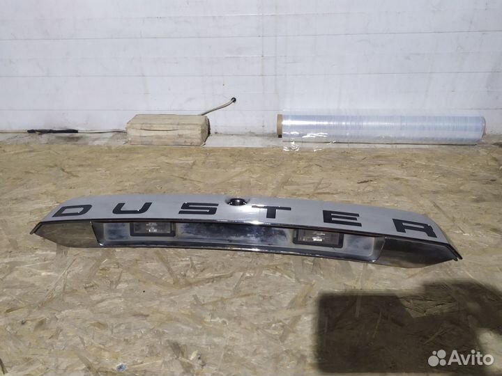 Накладка крышки багажника Renault Duster