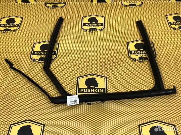 Уплотнитель стекла двери задний левый Renault