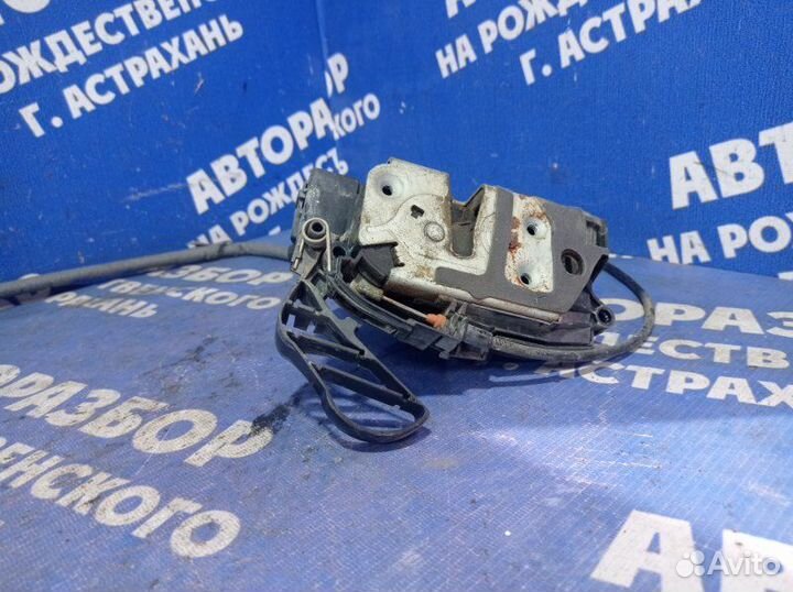 Передний правый замок двери Ford Focus 3 седан