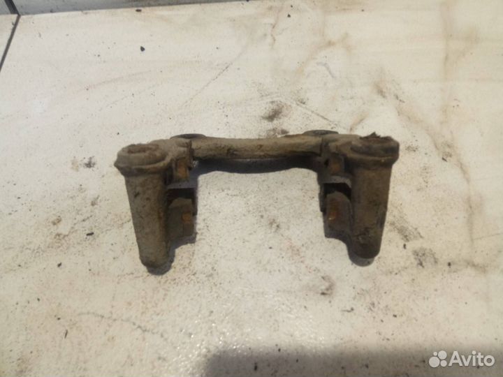 Скоба суппорта заднего Audi 100 4A/C4 4A2 1992