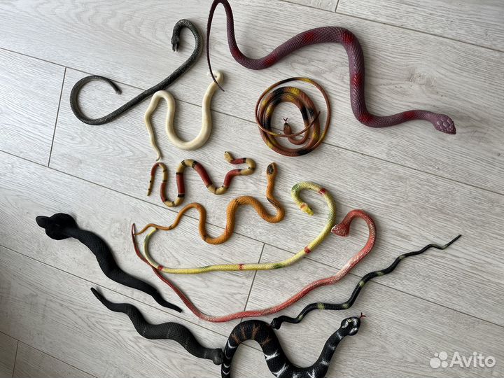 Резиновая змея