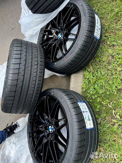 Колеса новые R19 для bmw 5 G30 стиль 818M