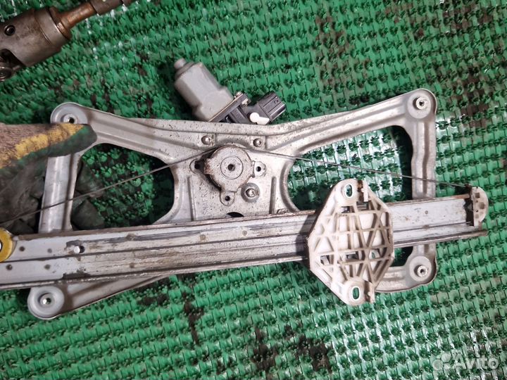 Стеклоподъемник передний Honda Civic 8 4D