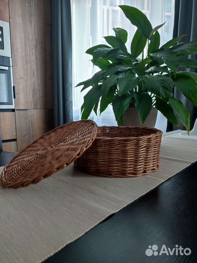 Круглая корзина для хранения из лозы