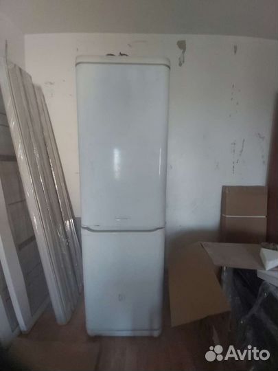 Холодильник hotpoint ariston бу