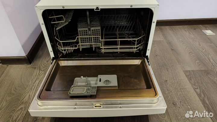 Компактная посудомоечная машина Indesit ICD 661