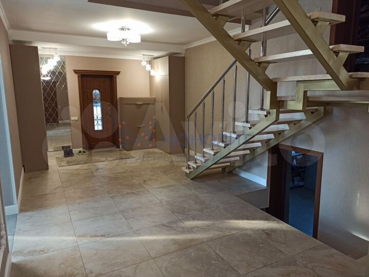 Дом 281,2 м² на участке 13,1 сот.