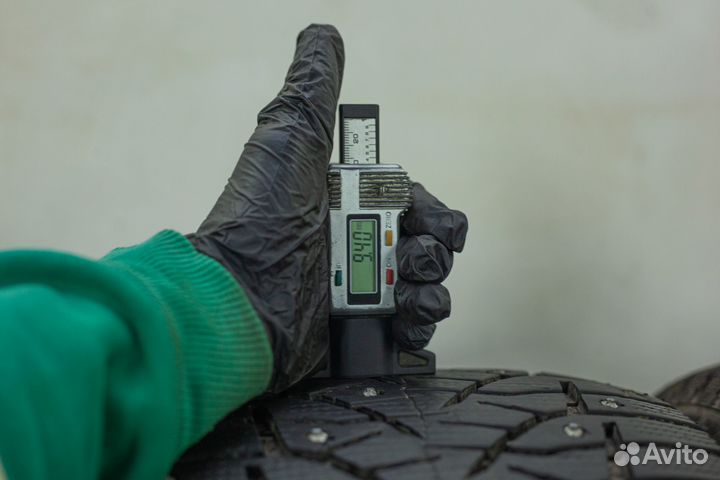 Bridgestone Blizzak Spike-02 245/40 R19 98T