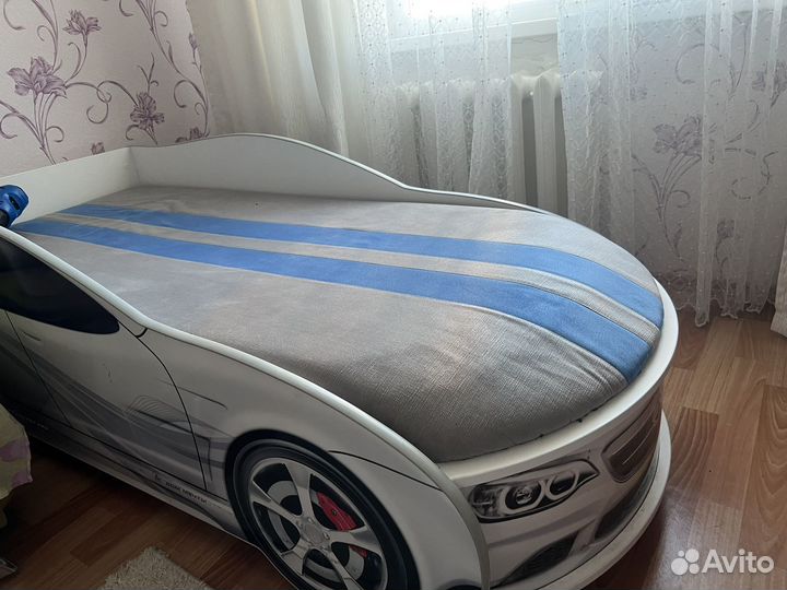 Детская кровать машина