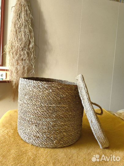 Корзина плетеная с крышкой