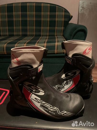 Лыжные ботинки коньковые spine