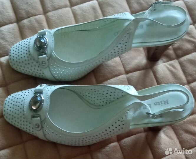 Белые басоножки