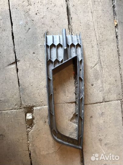 Решетка на противотуманную фару левая шкода октави