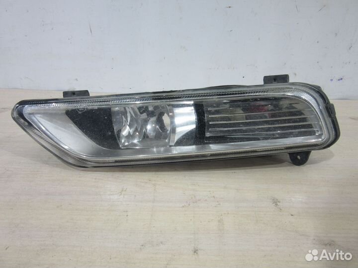 Фара противотуманная левая VW Passat B7