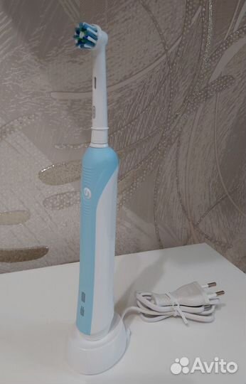 Электрическая зубная щетка oral b