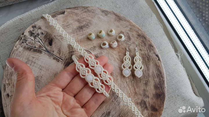 Светлые лулы, расточки, браслеты, серьги