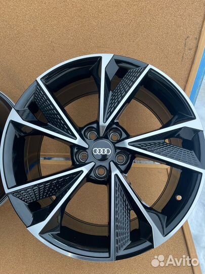 Диски R17 Audi RS-2 жабры черные