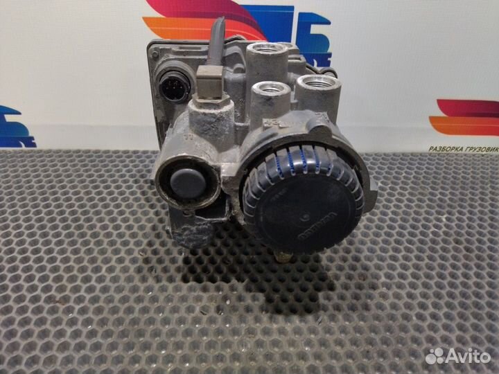 Кран управления тормозами прицепа