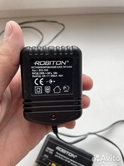 Зарядка для аккумуляторных батареек robiton s100