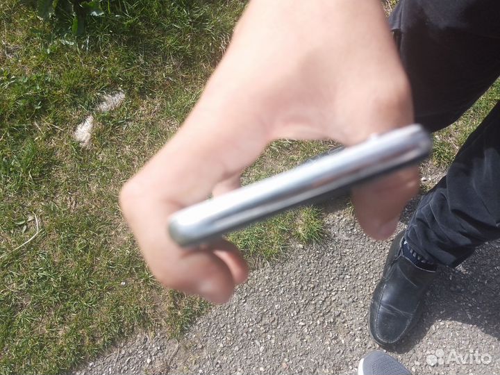 iPhone X, 64 ГБ