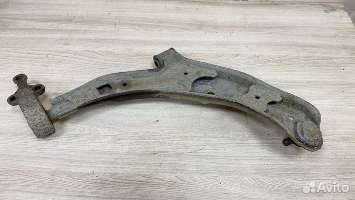 Рычаг передний левый Nissan Bluebird Sylphy