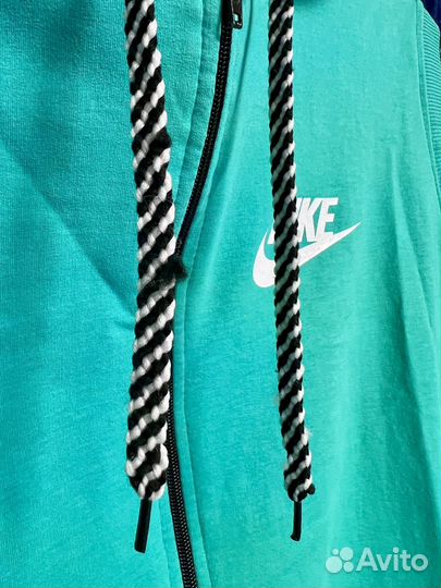 Безрукавка женская спортивная