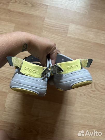 Сандалии crocs w8