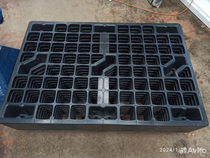 Паллеты пластиковые бу