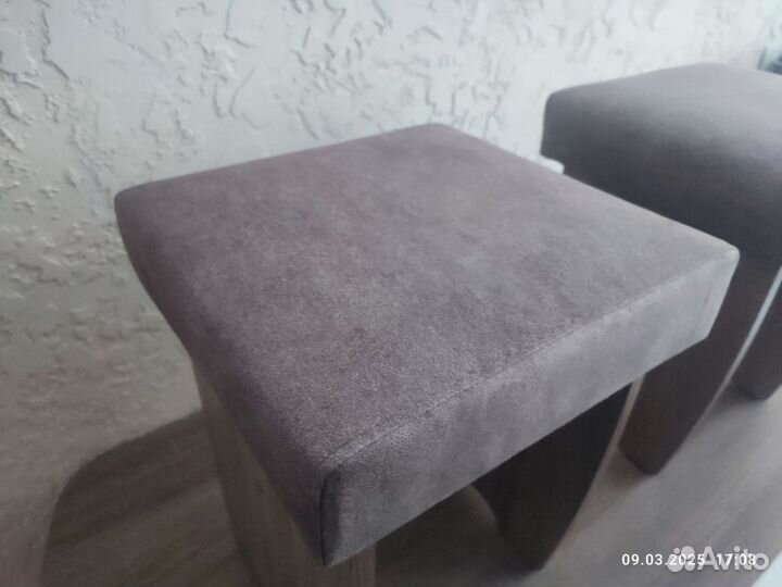 Кухонный стол и табуретки