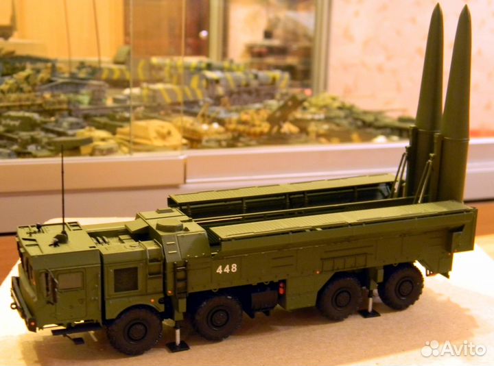 Модель отрк «Искандер-М» 1/72 собранная окрашенная