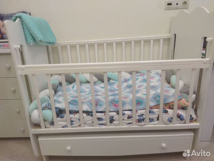 Пеленальный столик комод и кровать