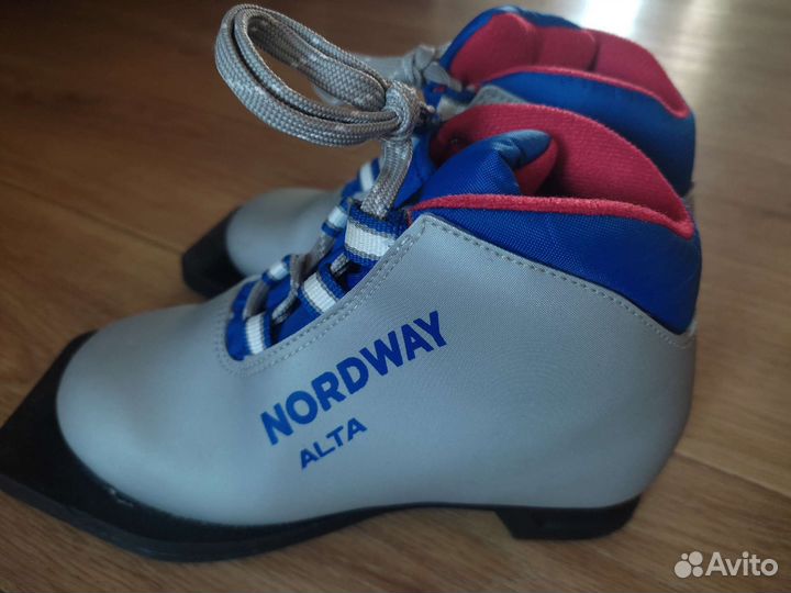 Лыжные ботинки