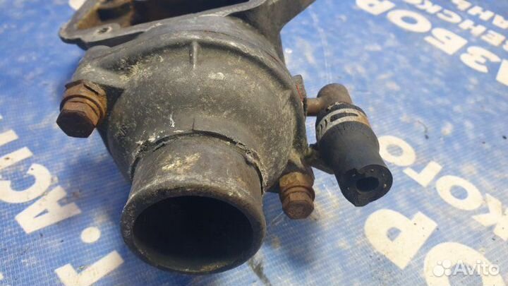 Корпус термостата. Renault Trafic универсал