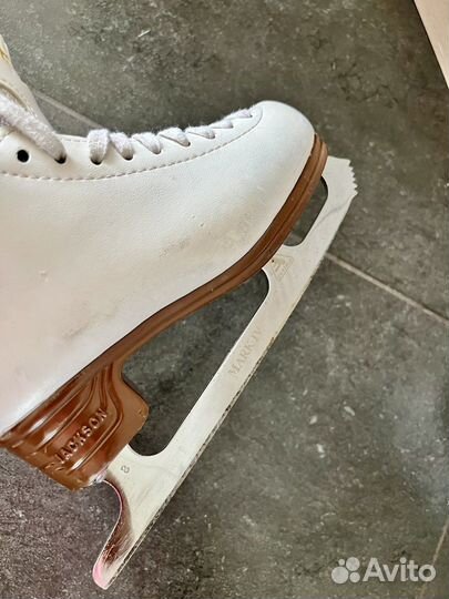 Фигурные коньки jackson