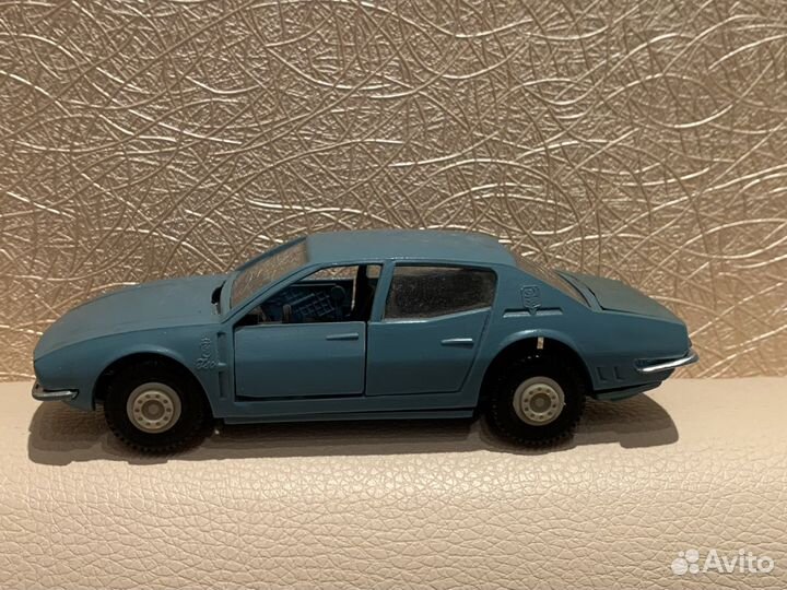 Модели Газ 24 из СССР, нива 2121 автолегенды 1:43