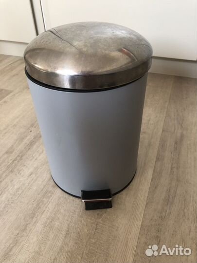 Мусорное ведро с педалью