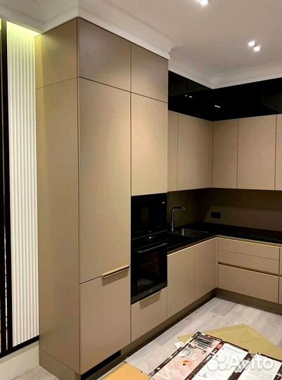 Угловой кухонный гарнитур классика