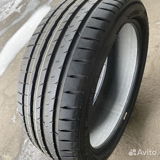 Michelin Pilot Sport 4 225/45 R19 96W